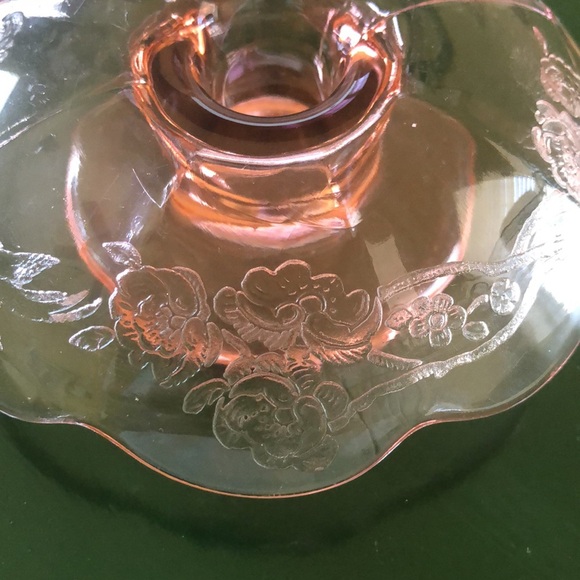 Beautiful Wild Rose Depression Glass Candle Holder
Vintage from the 1930s Rare - Picture 4 of 6
